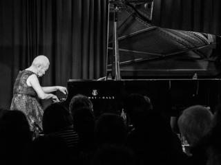 Aki Takase 20130215 - Gustav Eckart, Photographie