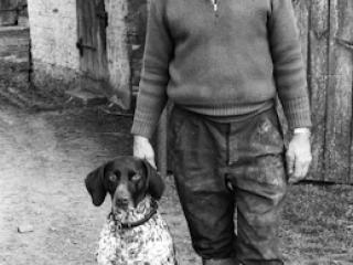 Homme avec son chien - Gustav Eckart, Photographie