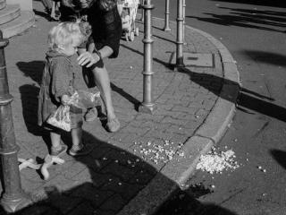 le sac de pop-corn déchiré 2 - Gustav Eckart, Photographie