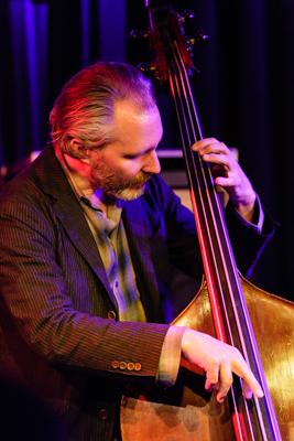 The Bad Plus: Reid Anderson 20140408 - Gustav Eckart, Fotografie