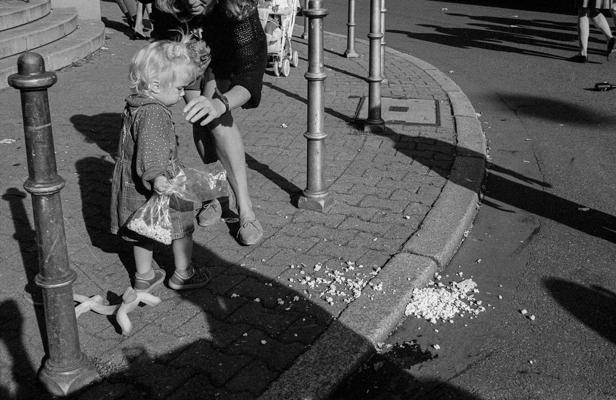 il sacchetto di popcorn rotto 2 - Gustav Eckart, Fotografia