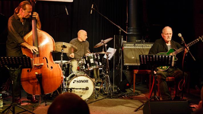 Drew Gress Joey Baron John Abercrombie Unterfahrt 20131008 - Gustav Eckart, Fotografie