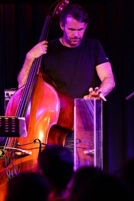 Michael Wollny Trio: Tim Lefebvre 20130814 - Gustav Eckart, Fotografia