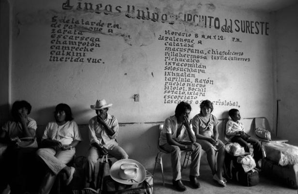 Bushaltestelle Palenque 1988 - Gustav Eckart, Fotografie