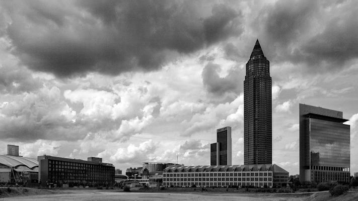 Messe Frankfurt &amp; Wolkenhimmel - Gustav Eckart, Fotografia